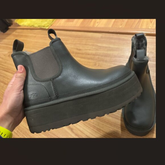 Ugg Neumel Chelsea Platform Boots - Womens Size 10 - Green and Brown Leather - Picture 1 of 8